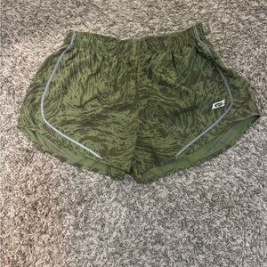 Women’s Nike Drifit 2.5” Shorts